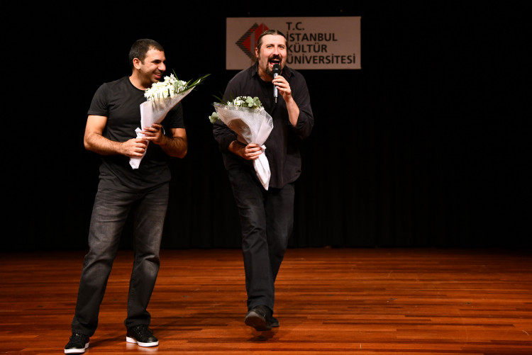 İlker Gümüşoluk ve Mesut Süre Stand-Up Gösterisi